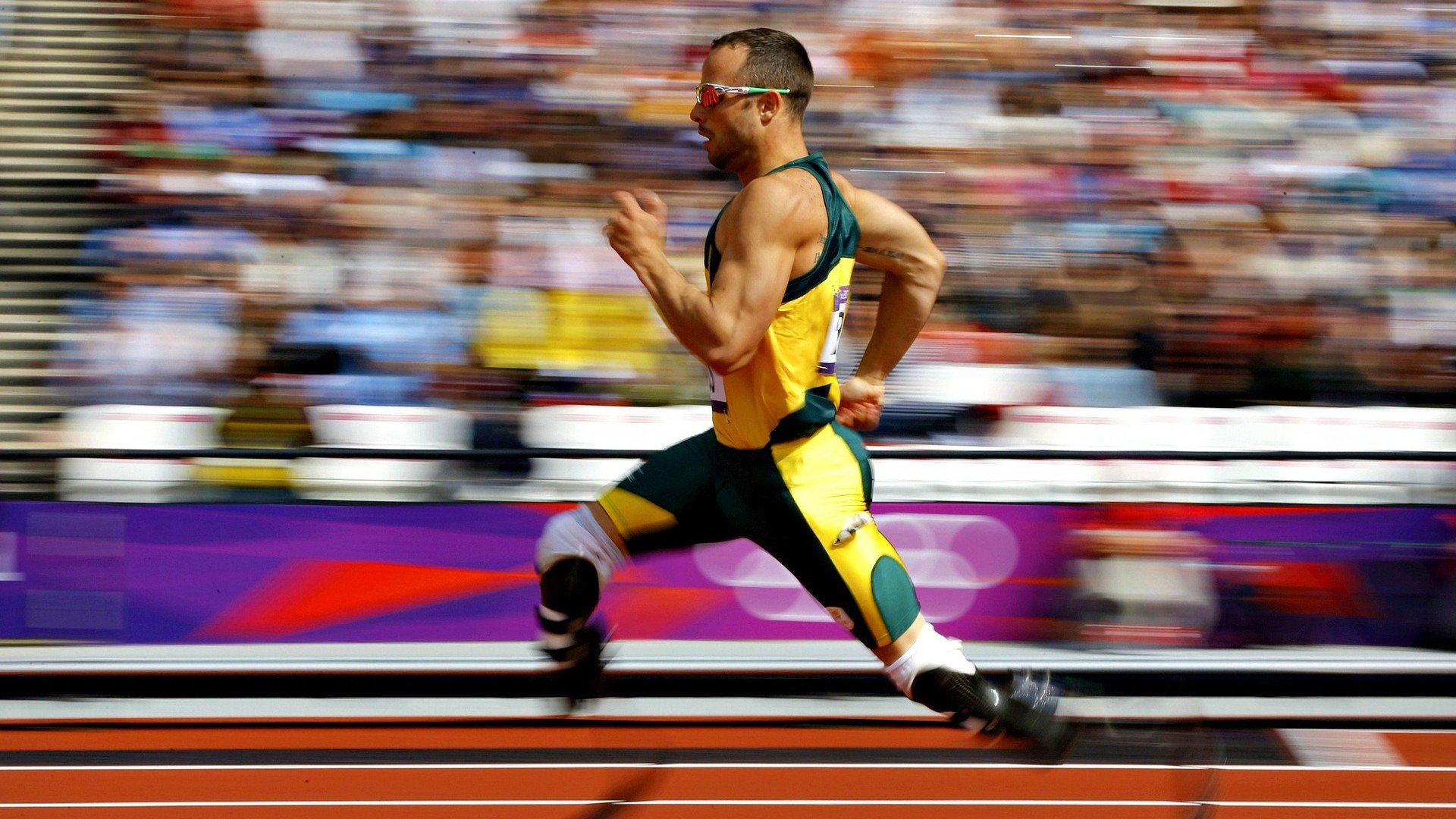 拜仁中场压制破坏比赛节奏取得主动，拜仁中前场